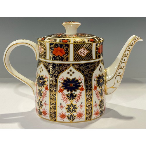 16 - A Royal Crown Derby 1128 Imari pattern teapot and cover, 18cm high, first quality