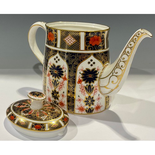 16 - A Royal Crown Derby 1128 Imari pattern teapot and cover, 18cm high, first quality