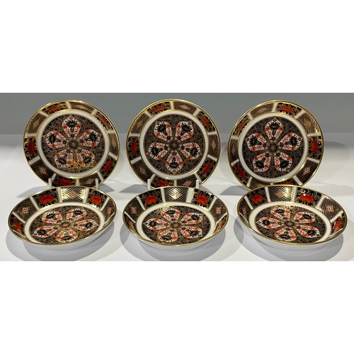 61 - A set of six Royal Crown Derby 1128 Imari pattern circular trinket dishes, 10.5cm diameter, first qu... 