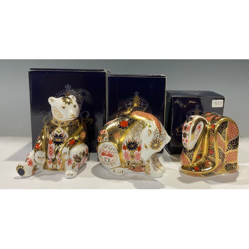 126 - A Royal Crown Derby paperweight, Old Imari Honey Bear, gold stopper, 11cm, date code for 1997; other... 