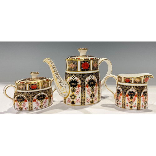 170 - A Royal Crown Derby 1128 Imari pattern bachelor teapot and cover, 14cm high, first quality; a two ha... 