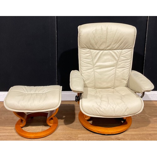 109 - An Ekornes Stressless chair and footstool (2)