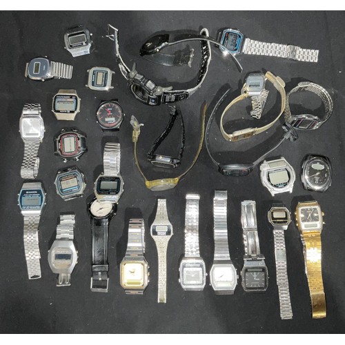 545 - A collection digital wristwatches, including Casio, Seiko, Pulsar, etc, approx. 30