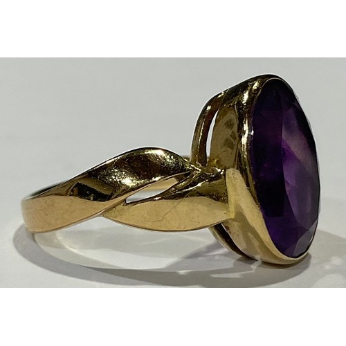 566 - A 9ct gold ring, set with a single faceted oval amethyst stone, size P, 5g