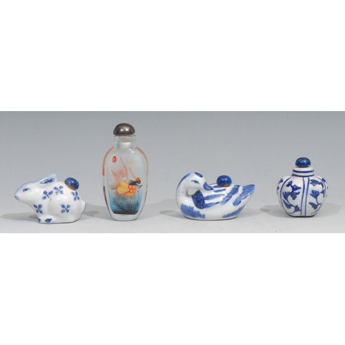 153 - A Chinese flattened ovoid snuff bottle, inside painted with fish, 7.5cm high; others, porcelain (4)