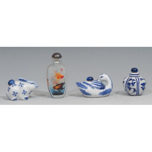 153 - A Chinese flattened ovoid snuff bottle, inside painted with fish, 7.5cm high; others, porcelain (4)