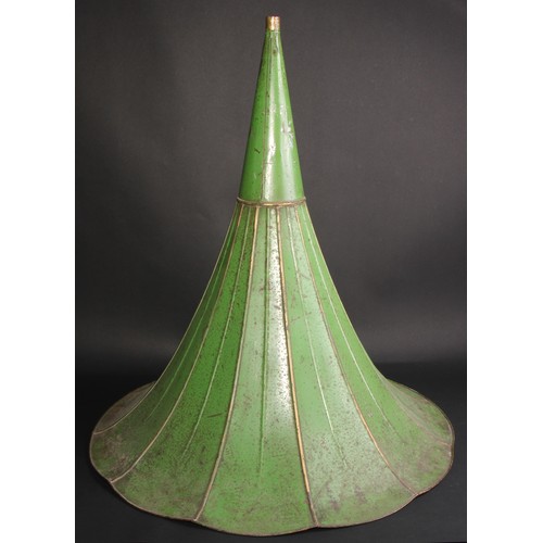 750 - A large early 20th century green tinplate phonograph horn, with suspension hook, 57cm diameter, 63.5... 