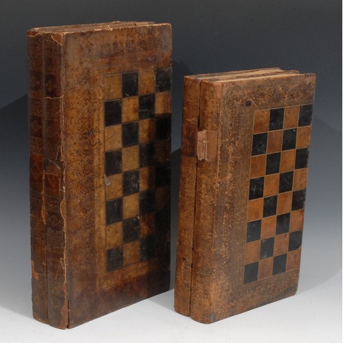 125 - A boxwood and ebony Staunton pattern chess set, possibly Jaques, marked for King's side, the Kings 9... 