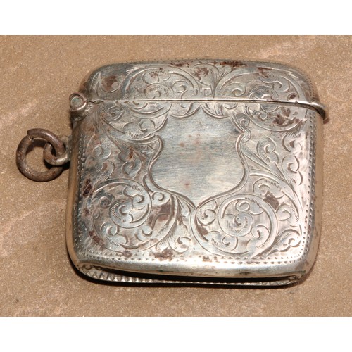 224 - A George V silver curved rounded rectangular vesta case, engine turned, hinged cover, 5.5cm wide, Bi... 