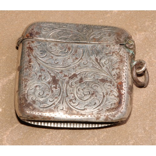 224 - A George V silver curved rounded rectangular vesta case, engine turned, hinged cover, 5.5cm wide, Bi... 