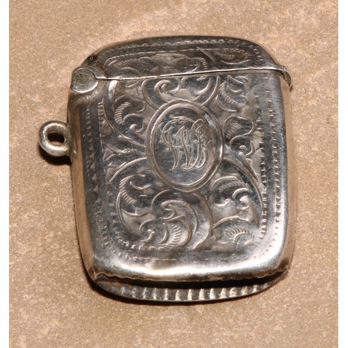 224 - A George V silver curved rounded rectangular vesta case, engine turned, hinged cover, 5.5cm wide, Bi... 