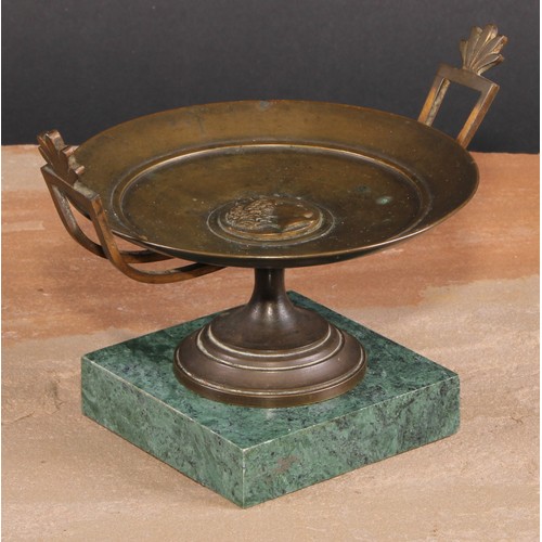 210 - A French bronze saucer shaped tazza, in the Grand Tour taste, centred by a portrait roundel after th... 