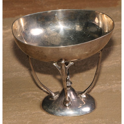 434 - An Art Nouveau silver presentation tazza, of Colonial African interest, the oval bowl inscribed Momb... 