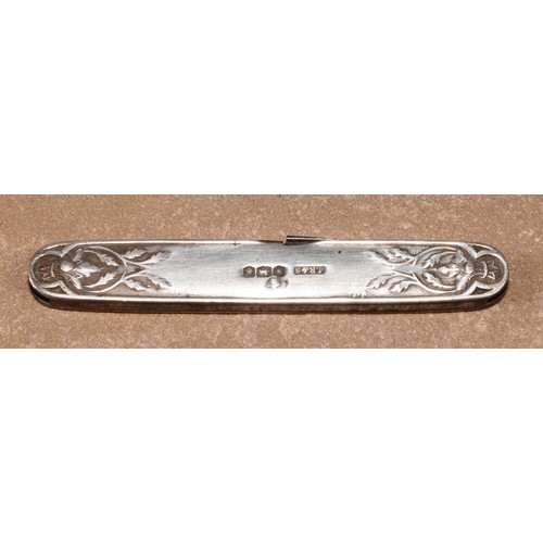 227 - A George V silver penknife, 7cm long (closed), John Round & Sons, Sheffield 1924; a Victorian silver... 