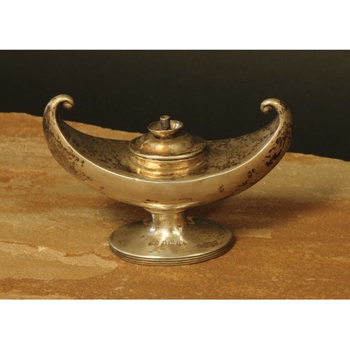 223 - A George V silver boat shaped table cigar lighter, 10.5cm wide, Birmingham 1910