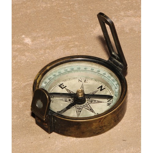 726 - An early 20th century brass compass, silvered dial, 6cm diam