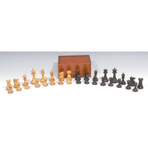 118 - A boxwood and ebonised Staunton pattern chess set, the Kings 7.5cm high