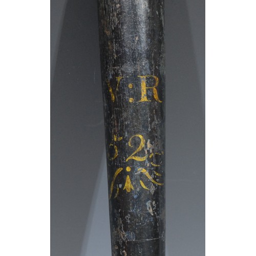 641 - Police History - a Victorian turned and painted truncheon, inscribed in yellow VR 52, ribbed grip, 4... 