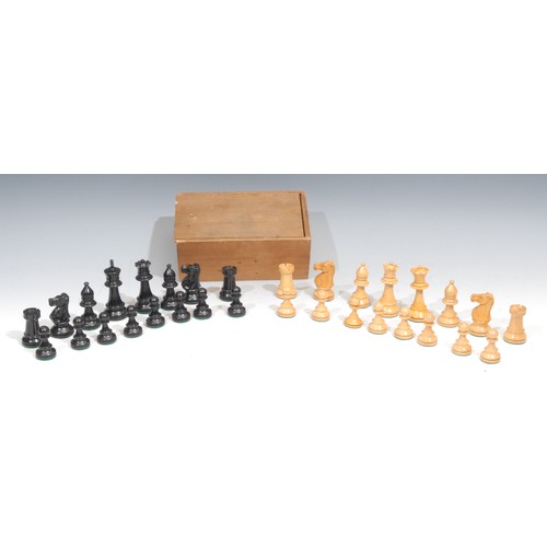 120 - A boxwood and ebonised Staunton pattern chess set, the Kings 8.5cm high