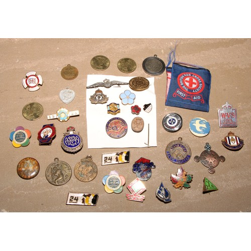 516 - Badges - various, enamel, RAF sweetheart badge; etc