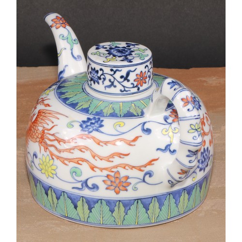 182 - A Chinese wucai tea or wine pot, decorated with phoenix amongst flowers, scrolls and bands of lotus,... 