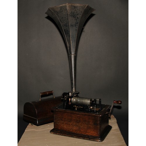 452 - An early 20th century Edison Standard Phonograph, serial number 501941, the case 33.5cm wide, the ho... 