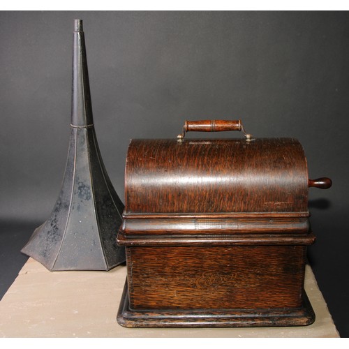 452 - An early 20th century Edison Standard Phonograph, serial number 501941, the case 33.5cm wide, the ho... 