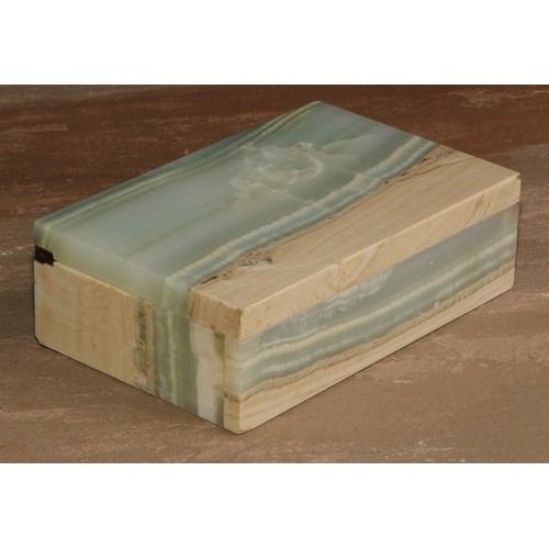 427 - An Art Deco period banded agate rectangular cigar box, Betjemann's Patent hinge, No.449335, 16.5cm w... 