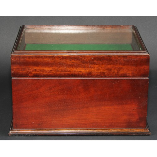 278 - A mahogany connoisseur's table cabinet, the stacking upper stage with glazed bijouterie display, the... 