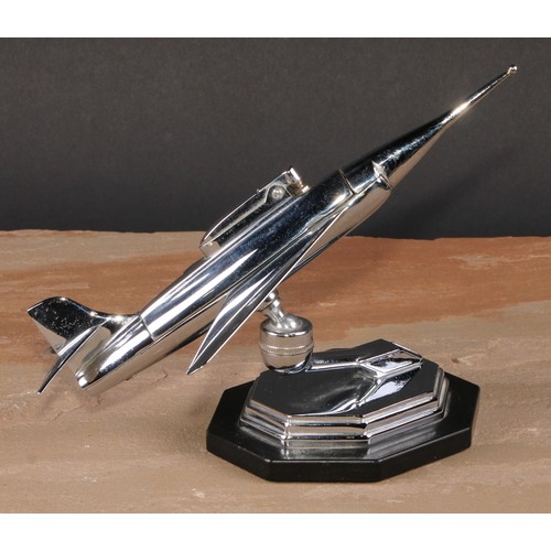 430 - An Art Deco style chrome novelty table lighter, as a jet aeroplane, lozenge shaped base, 24cm long