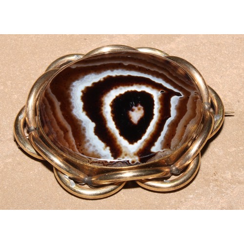 248 - A large 19th century banded agate and pinchbeck brooch, 7.5cm wide, c.1880