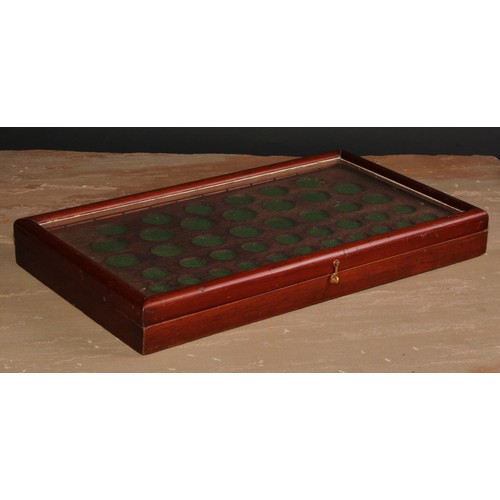 633 - Numismatics - an early 20th century mahogany rectangular coin collector's table top cabinet, hinged ... 