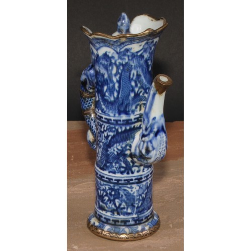 148 - A Chinese ewer and cover, decorated in tones of underglaze blue with dragons, metal fittings, 21cm h... 