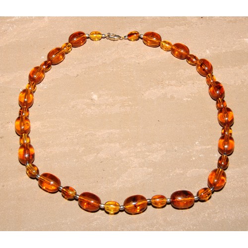 421 - An amber coloured bead necklace, 57cm long