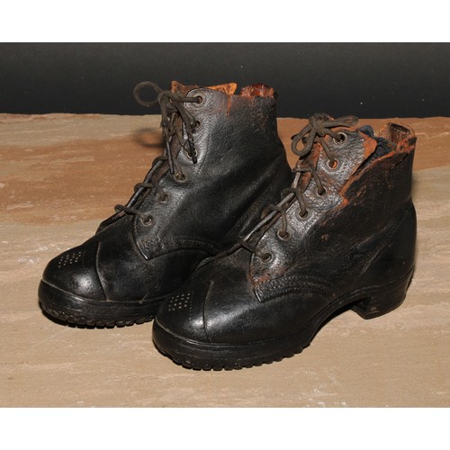 337 - A pair of late 19th century leather child's leather boots, hobnail soles, 18cm long, c.1900