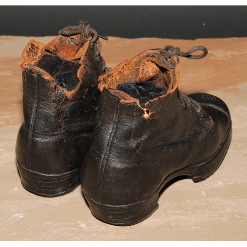 337 - A pair of late 19th century leather child's leather boots, hobnail soles, 18cm long, c.1900