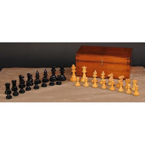 123 - A boxwood and ebonised Staunton pattern chess set, weighted bases, the Kings 7cm high, walnut box