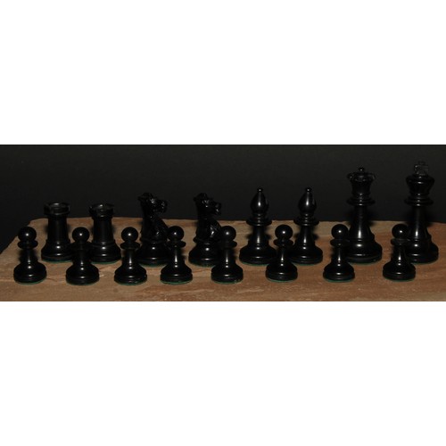 123 - A boxwood and ebonised Staunton pattern chess set, weighted bases, the Kings 7cm high, walnut box