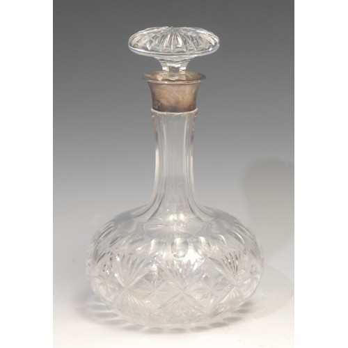 225 - A George V silver mounted cut glass mallet shaped decanter, mushroom stopper, 23cm high, Birmingham ... 