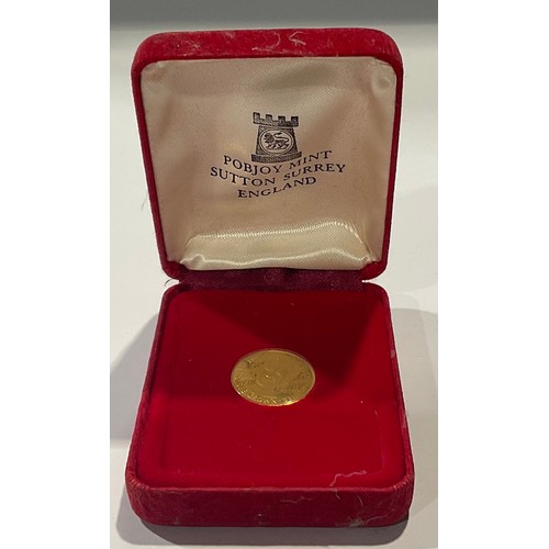 633 - A gold Queen Mother One Crown coin, Isle of Man, Pobjoy Mint 1980, boxed