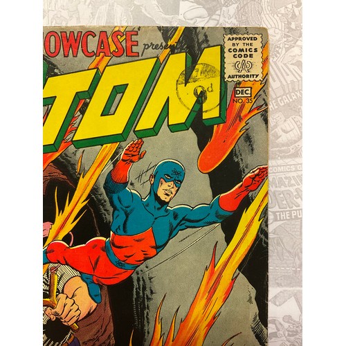 1072 - Showcase #35 (1961). 2nd appearance of the Atom. Gil Kane artwork. Key silver age DC comic book.