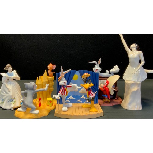 157 - Looney Tunes collectable characters by Wedgwood including; 'King of The castle' ,boxed; 'Bugs Bunny'... 