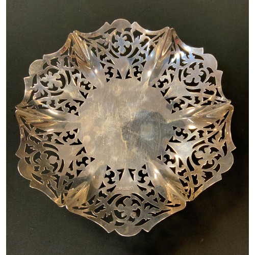 248 - A George V silver pierced undulating octagonal bowl, Viners, Sheffield 1911, 19cm wide, 6.3ozt