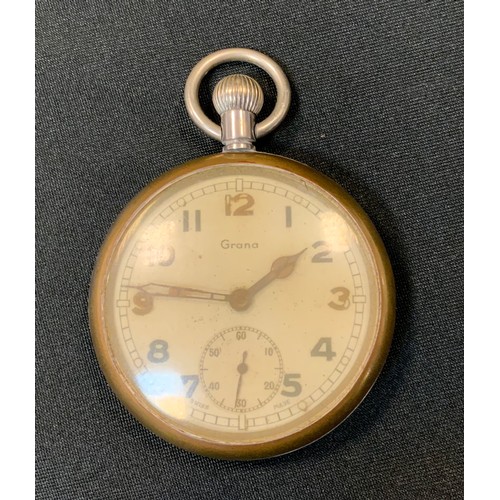 274 - A World War II Grana military pocket watch, numbered to verso G.S.T.P. J.5540