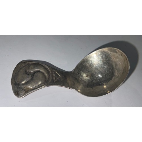 443 - An Arts and Crafts white metal caddy spoon, probably silver, 7cm long