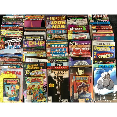 548 - Comics - A collection of Modern age Marvel , DC and indie comics including, New Mutants, Batman, Vam... 