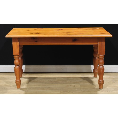 527 - A Victorian style pine farmhouse kitchen table, 75cm high, 139cm long, 83cm deep