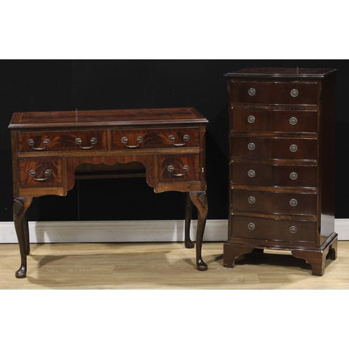 531 - A George III style kneehole desk, 78cm high, 97cm wide, 51.5cm deep; a similar chest, 98.5cm high, 5... 