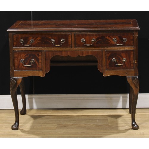 531 - A George III style kneehole desk, 78cm high, 97cm wide, 51.5cm deep; a similar chest, 98.5cm high, 5... 