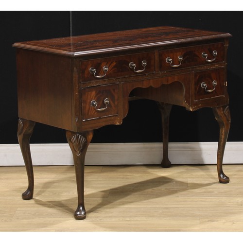 531 - A George III style kneehole desk, 78cm high, 97cm wide, 51.5cm deep; a similar chest, 98.5cm high, 5... 